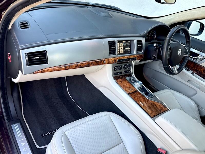 JAGUAR XF