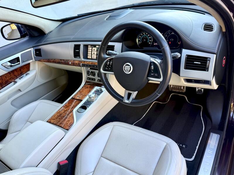 JAGUAR XF