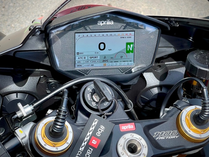 APRILIA RSV4