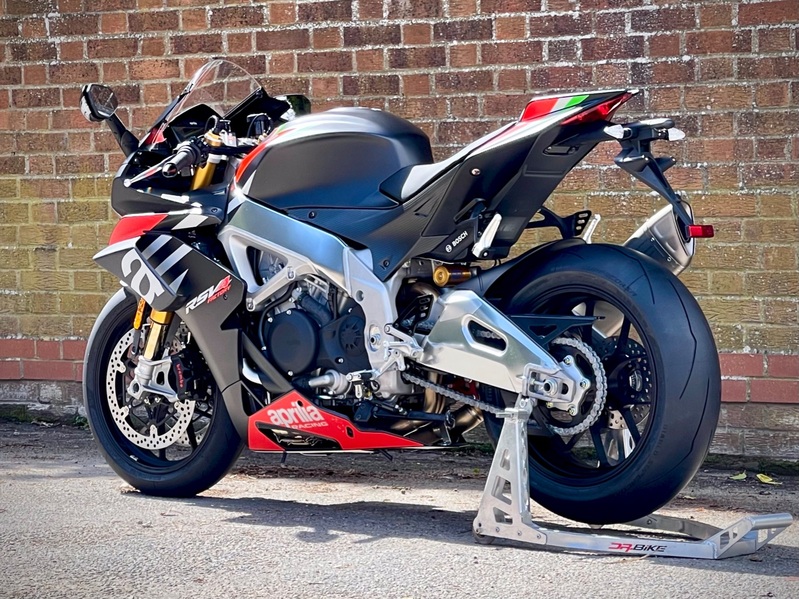 APRILIA RSV4