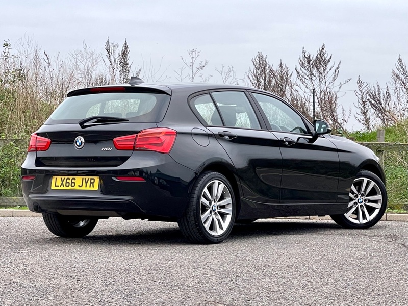 BMW 1 SERIES