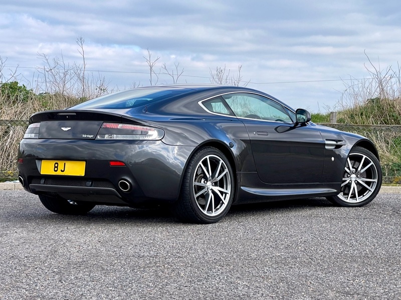 ASTON MARTIN VANTAGE